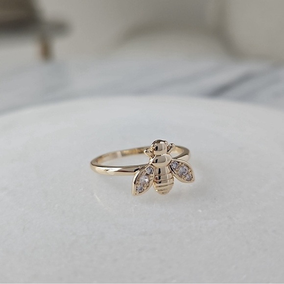 Super {Sweet} Honey Bee Ring by Charmed Aroma in Size 6 Gold 🐝 - Picture 4 of 6
